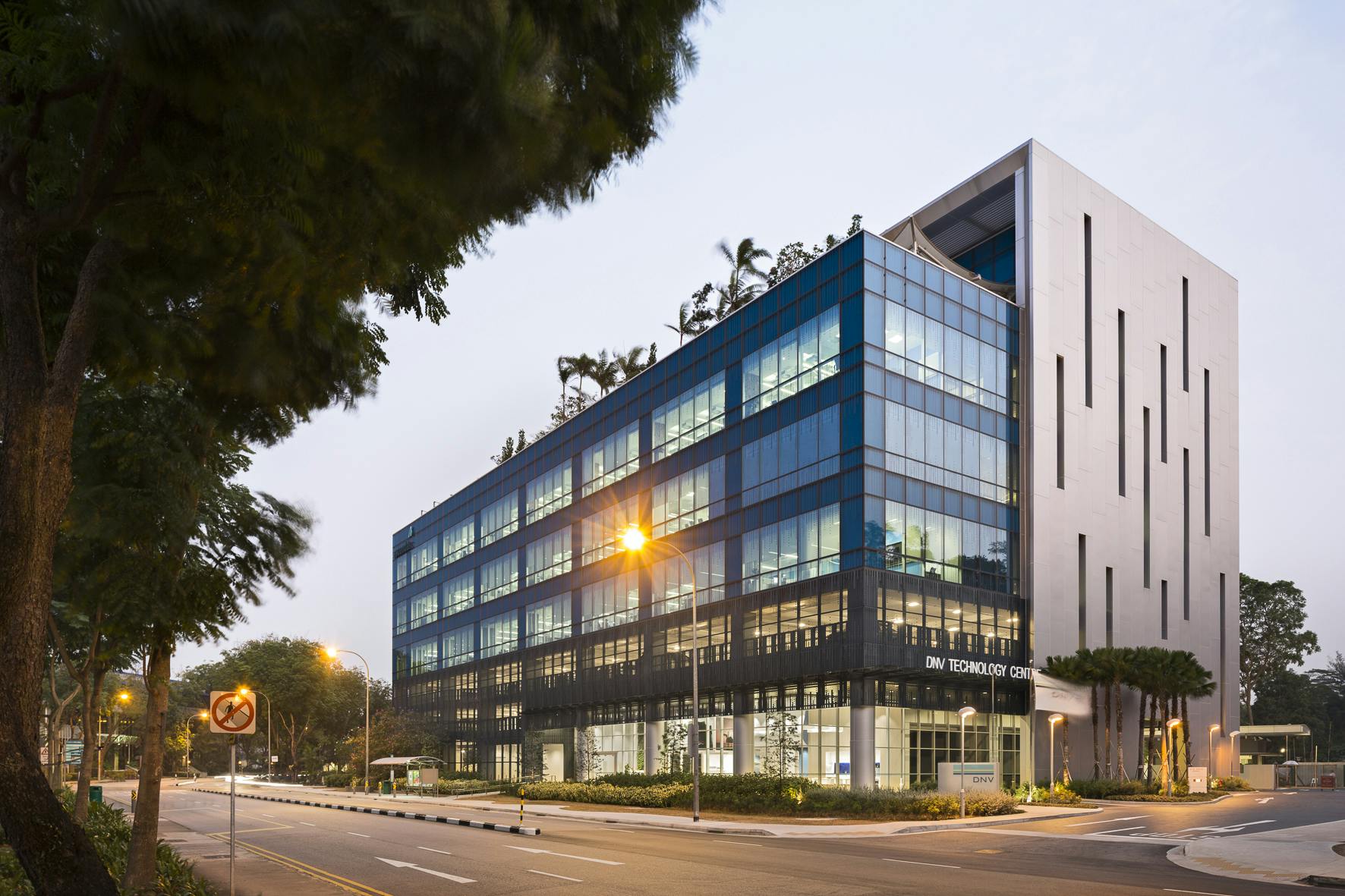 DNV belongs to Singapore’s Best Employers and tops Professional Services in survey