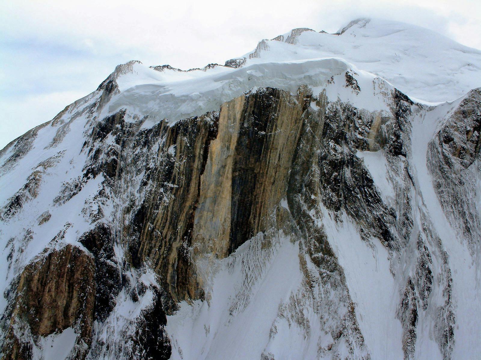 Dzungar_Alatau_Glacier_China