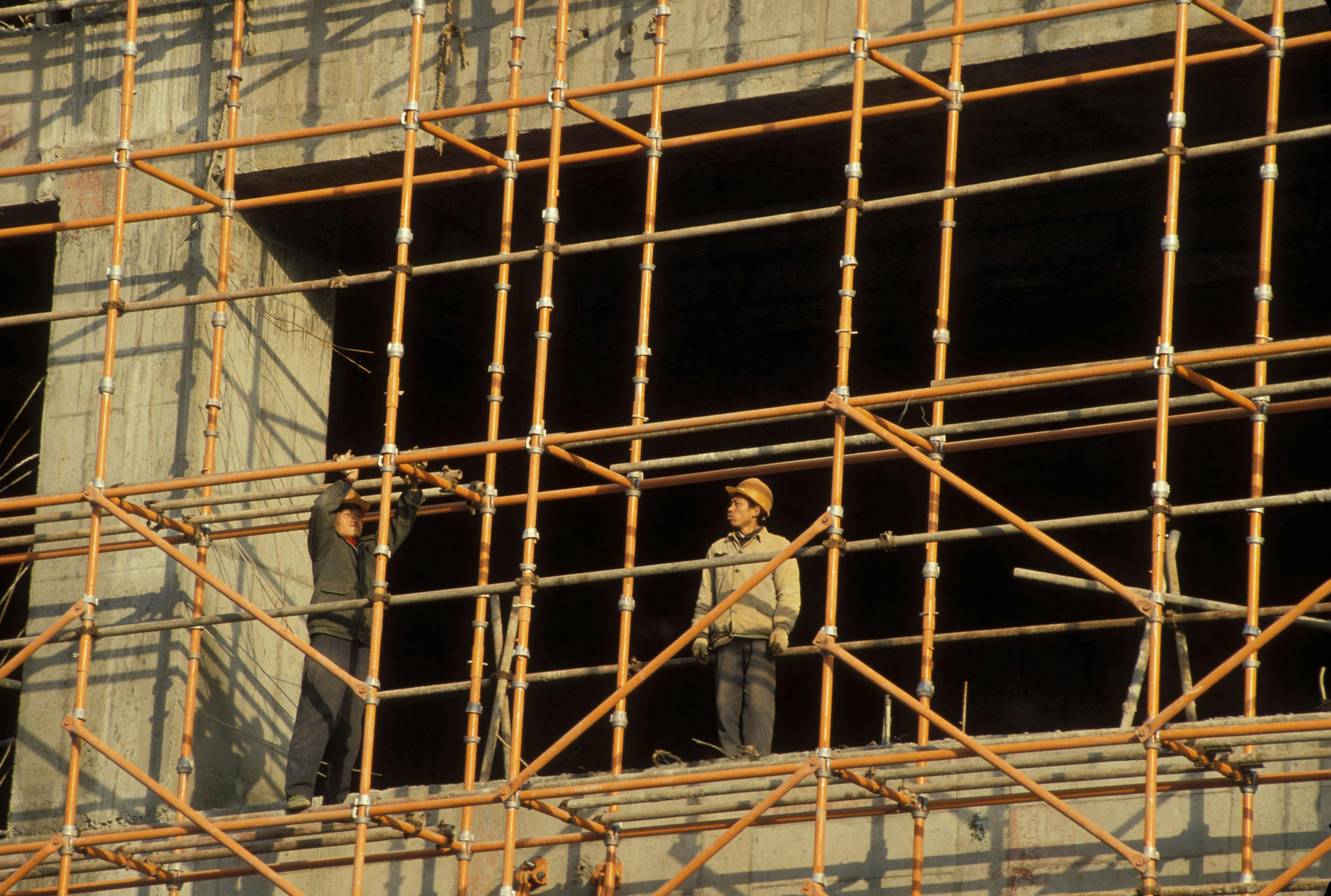 Construction_Worker_Scaffolding_China