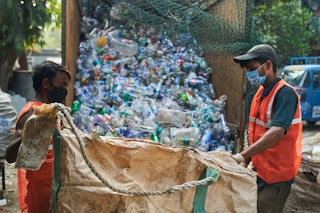 India_recycling_plastic bottles