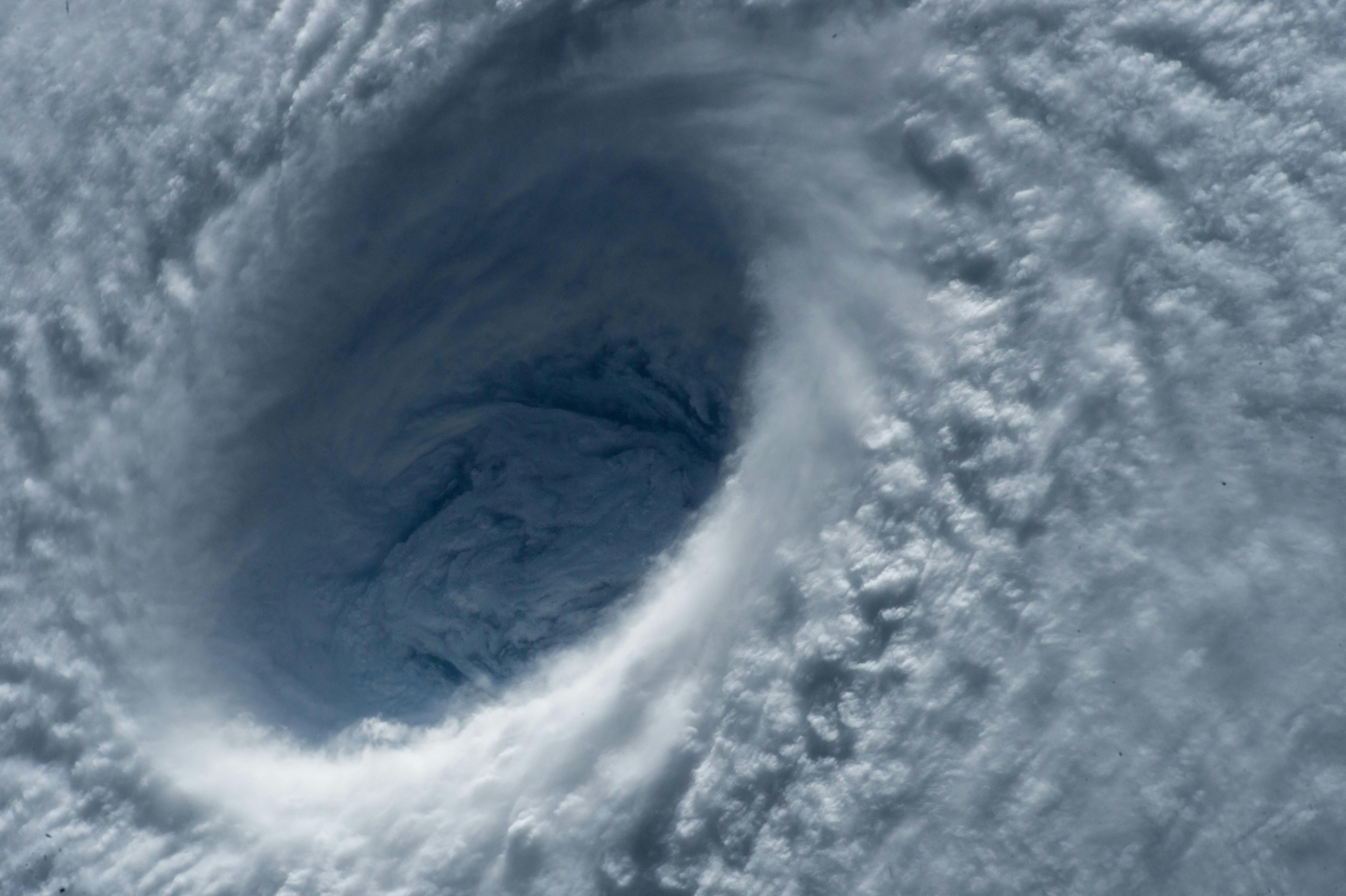Eye_of_storm_NASA_Typhoon_Maysak