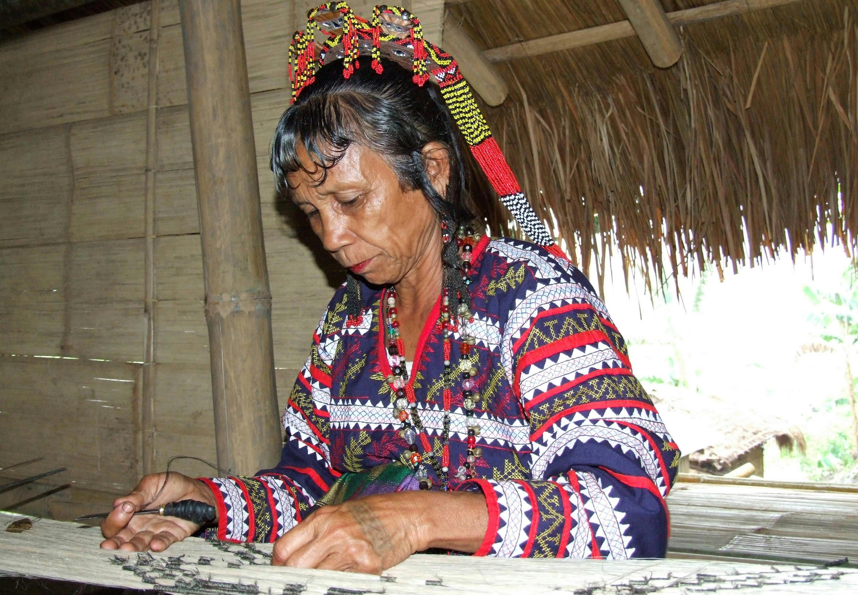 Indigenous_Woman_Weaving_Cotabato