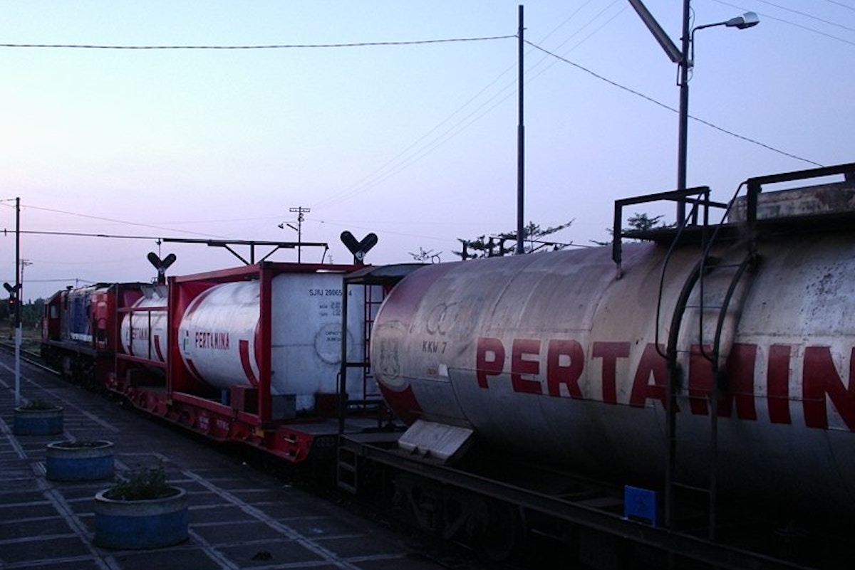 Indonesia investigates oil spill in Java Sea by state energy company ...