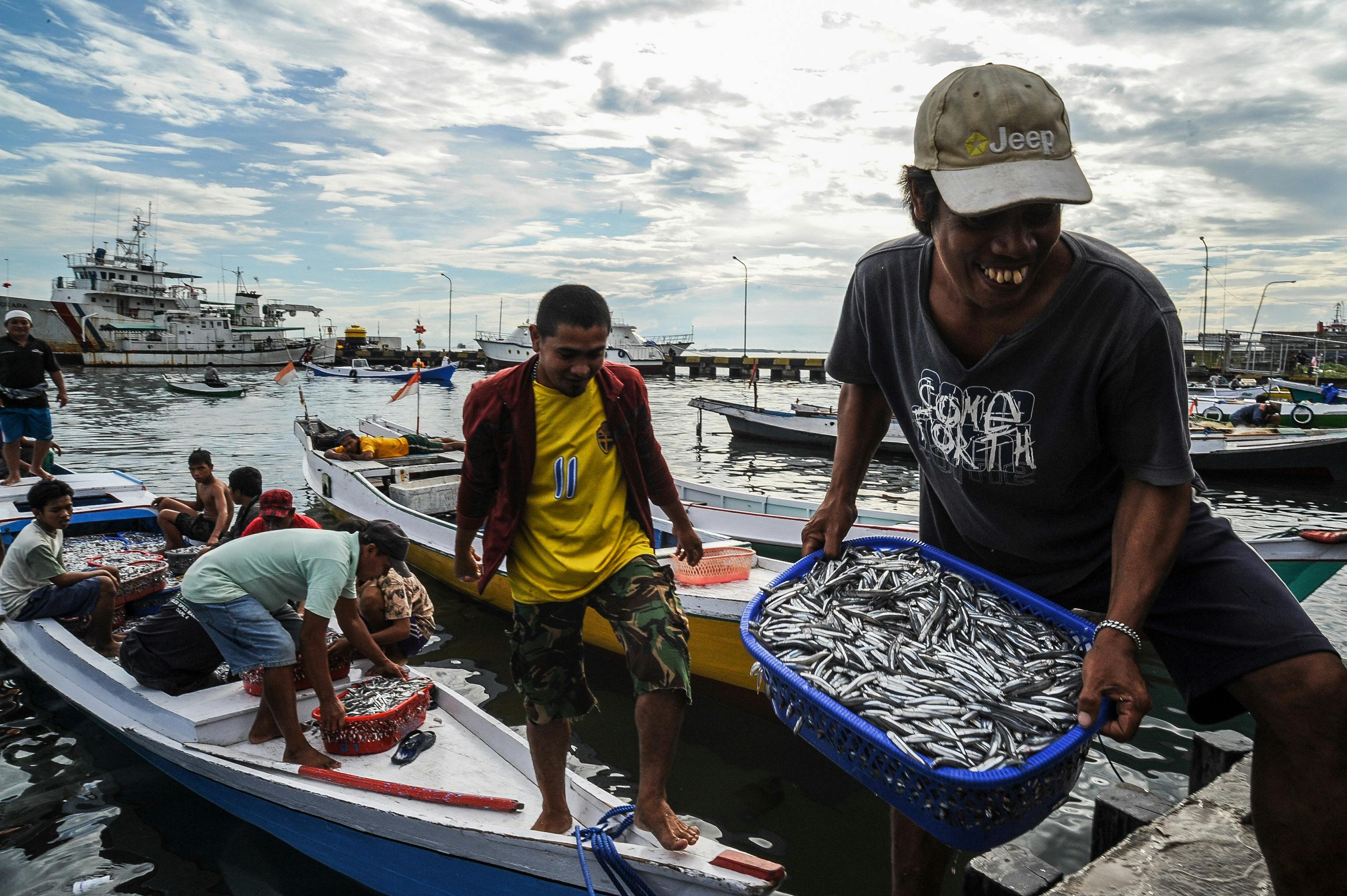 Fisherfolk_Indonesia_Port_Fish