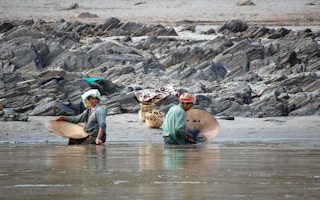 Women_Fishing_Mekong