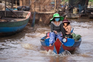 Climate_Health_Inequality_Mask_Woman_Cambodia