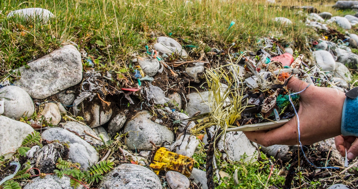 Nelayan mendapatkan insentif untuk mengumpulkan sampah dari perairan Indonesia |  Berita |  bisnis lingkungan