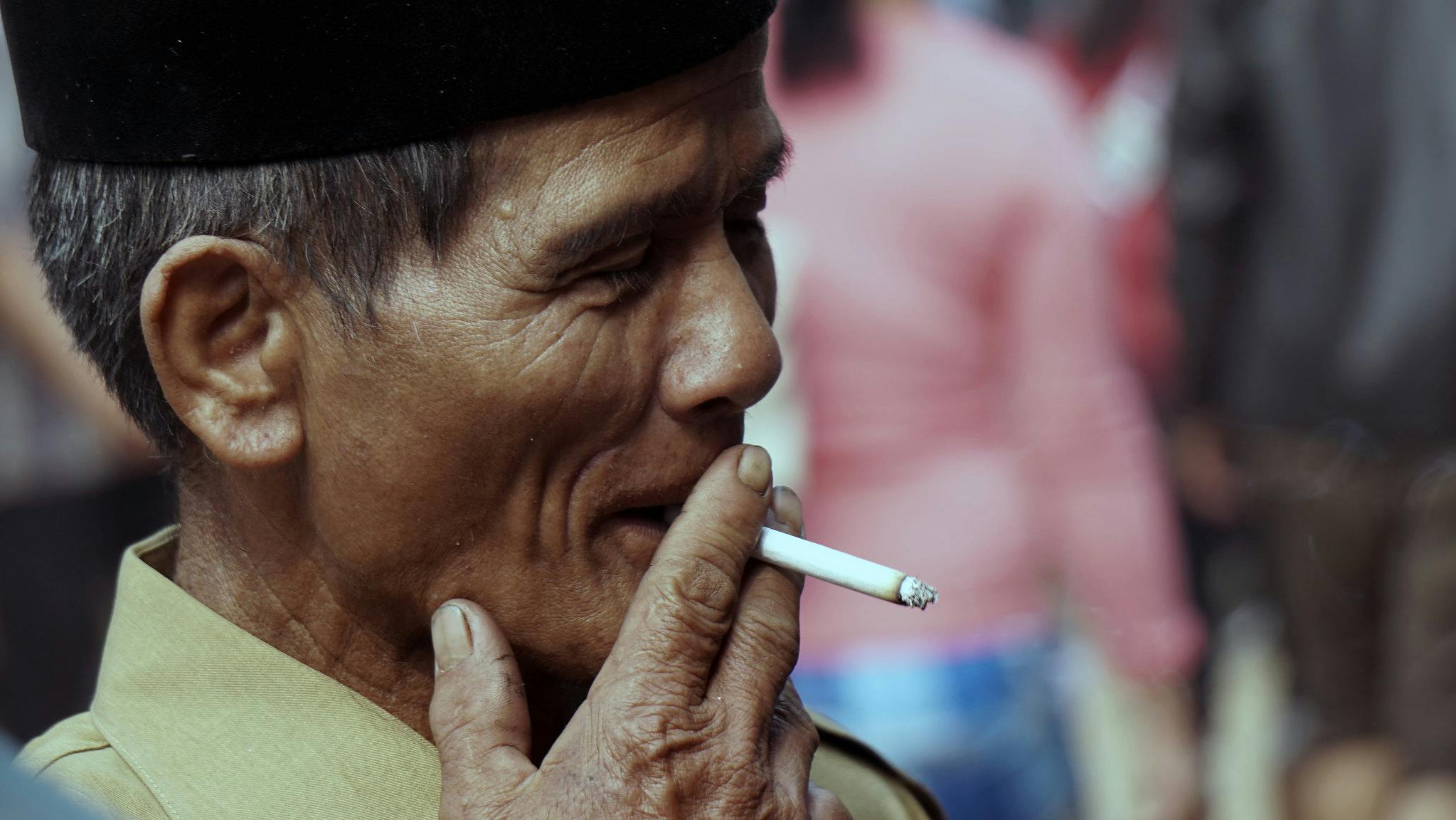 Tobacco_Man_Smoking