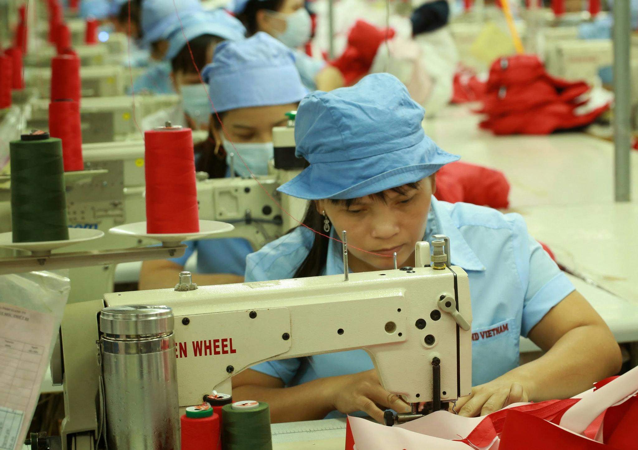 Textile_Workers_Vietnam_Going_Green