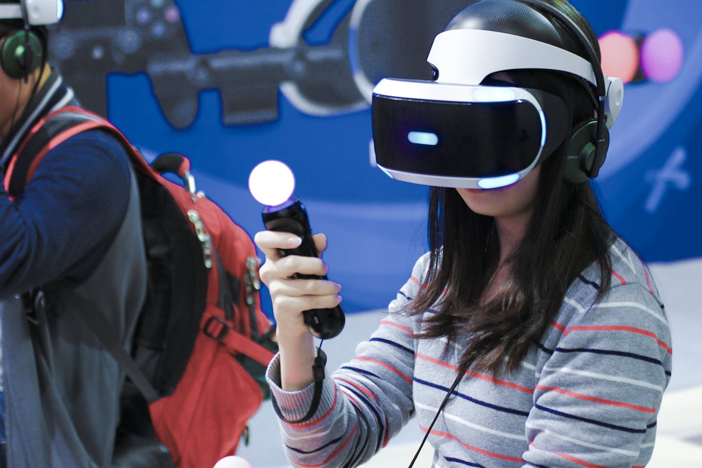 Виар новые. Виар. Виртуальная реальность в образовании. VR крипто. Дети в шлемах VR.