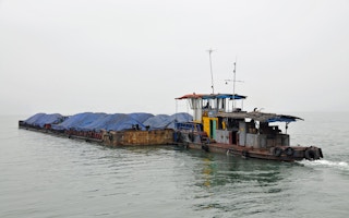 Coal_Barge_Vietnam