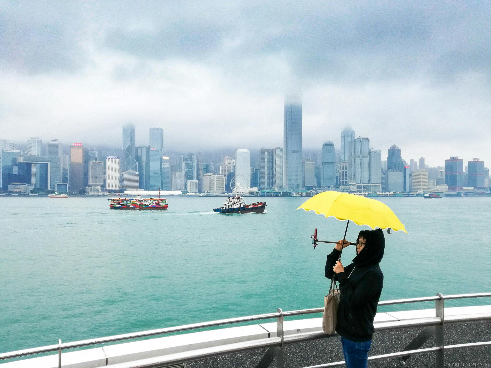 Hong_Kong_Bay_Tourist