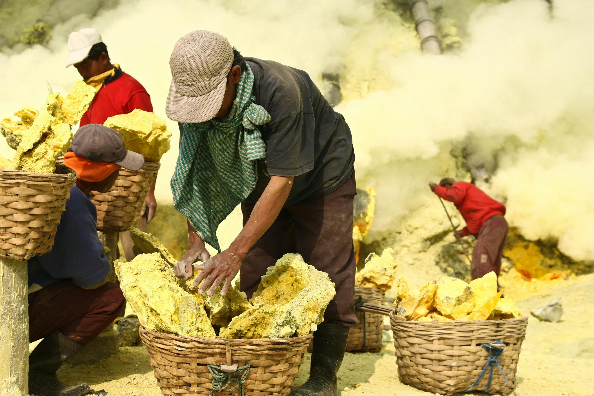 Sulfur_Mine_Indonesia