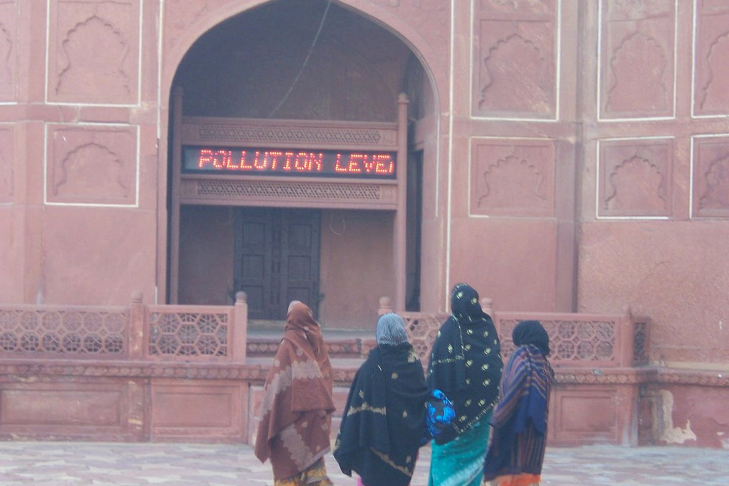 air pollution taj mahal
