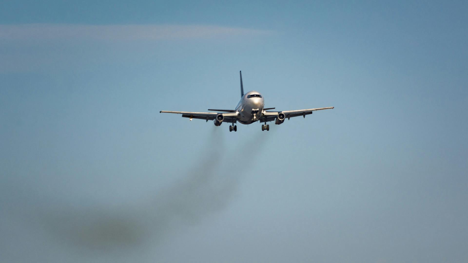 Airplane_Smoke_Trail
