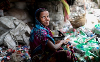 Plastic_Landfill_Woman_Bangladesh