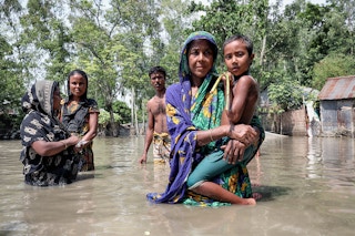 women floods bangladesh