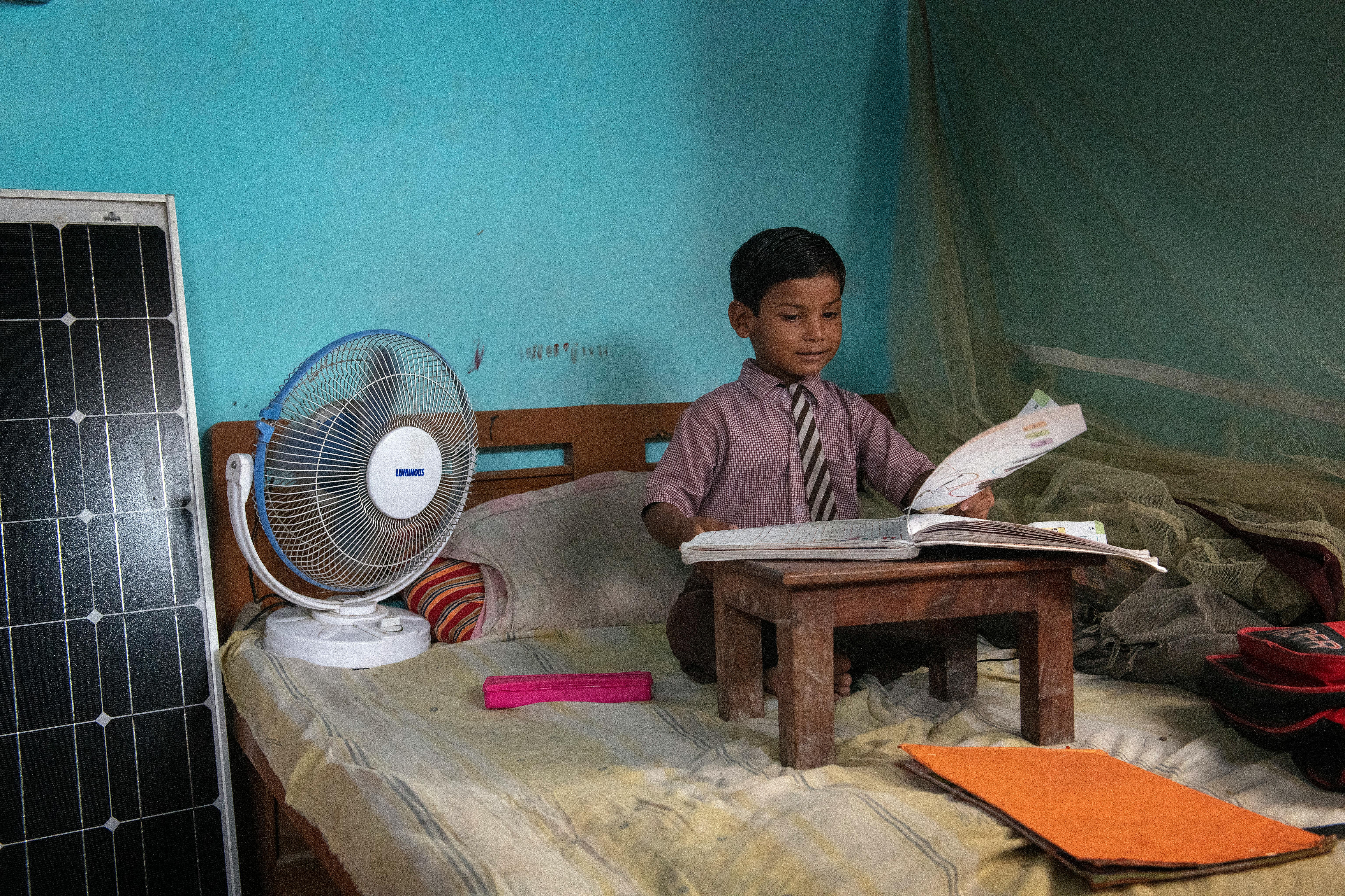 Solar_School_Boy_India