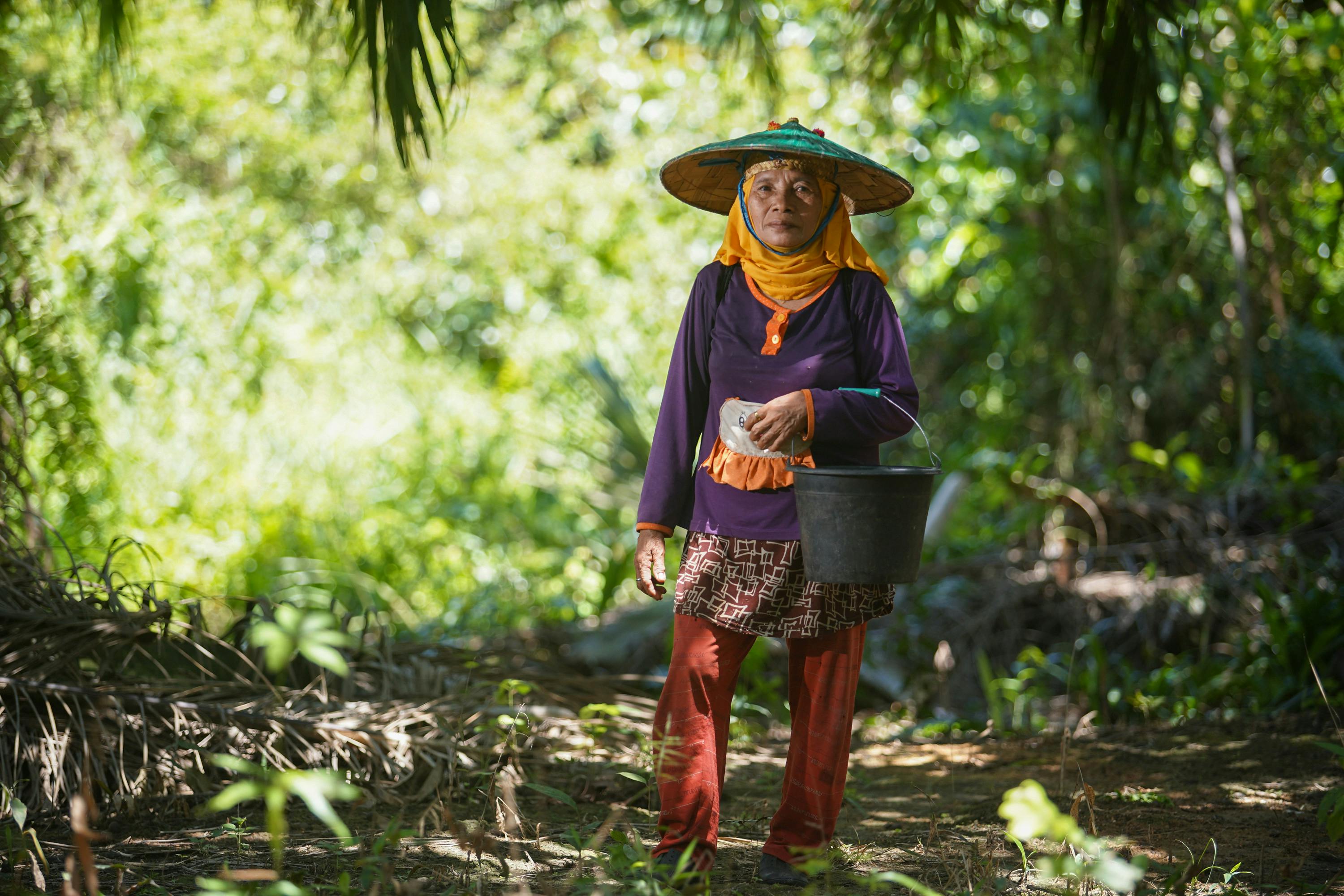 Palm_Oil_Farmer_Woman_Indonesia