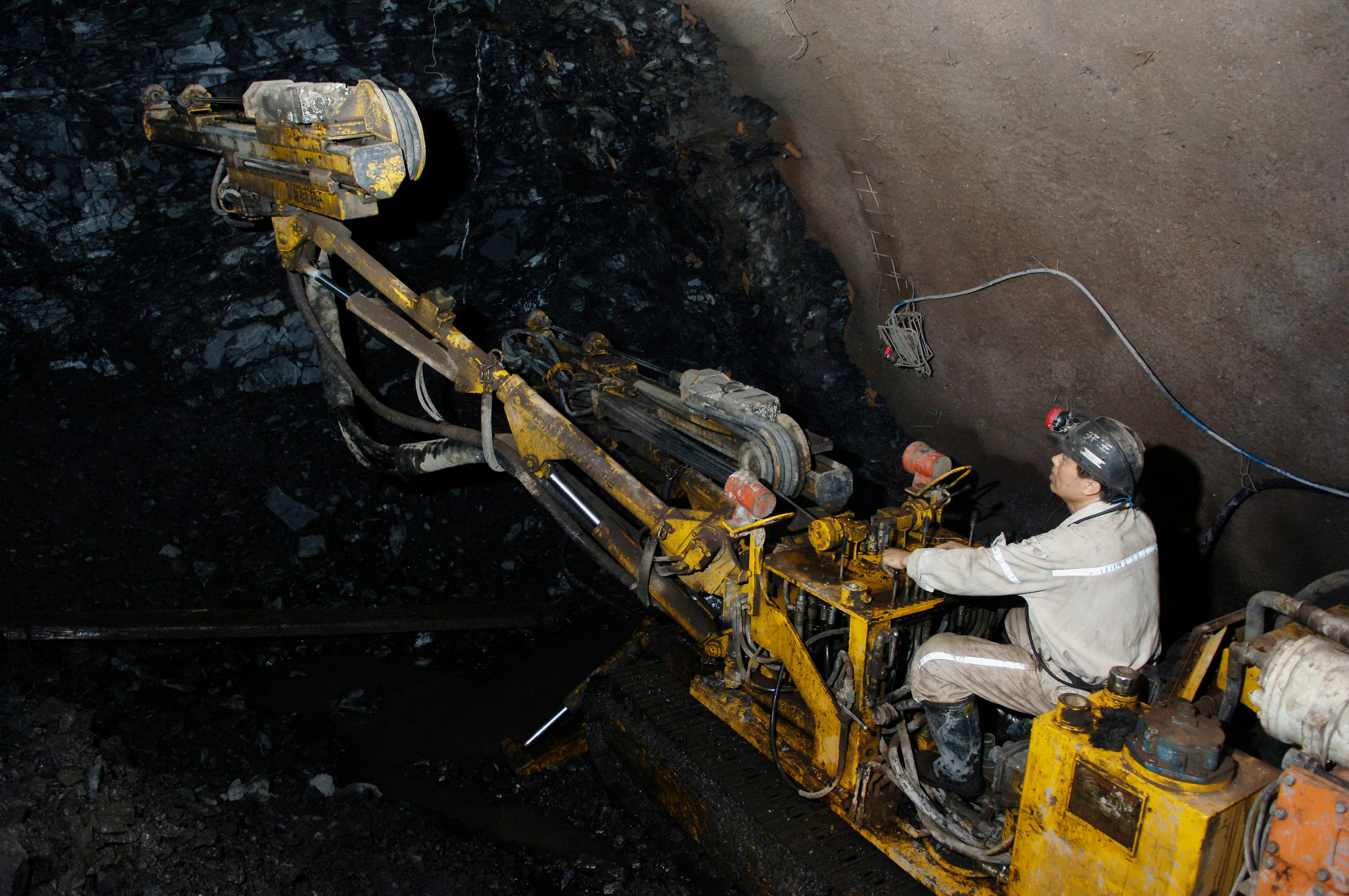 Coal_Worker_China_Mine