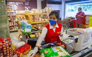 woman cashier coronavirus