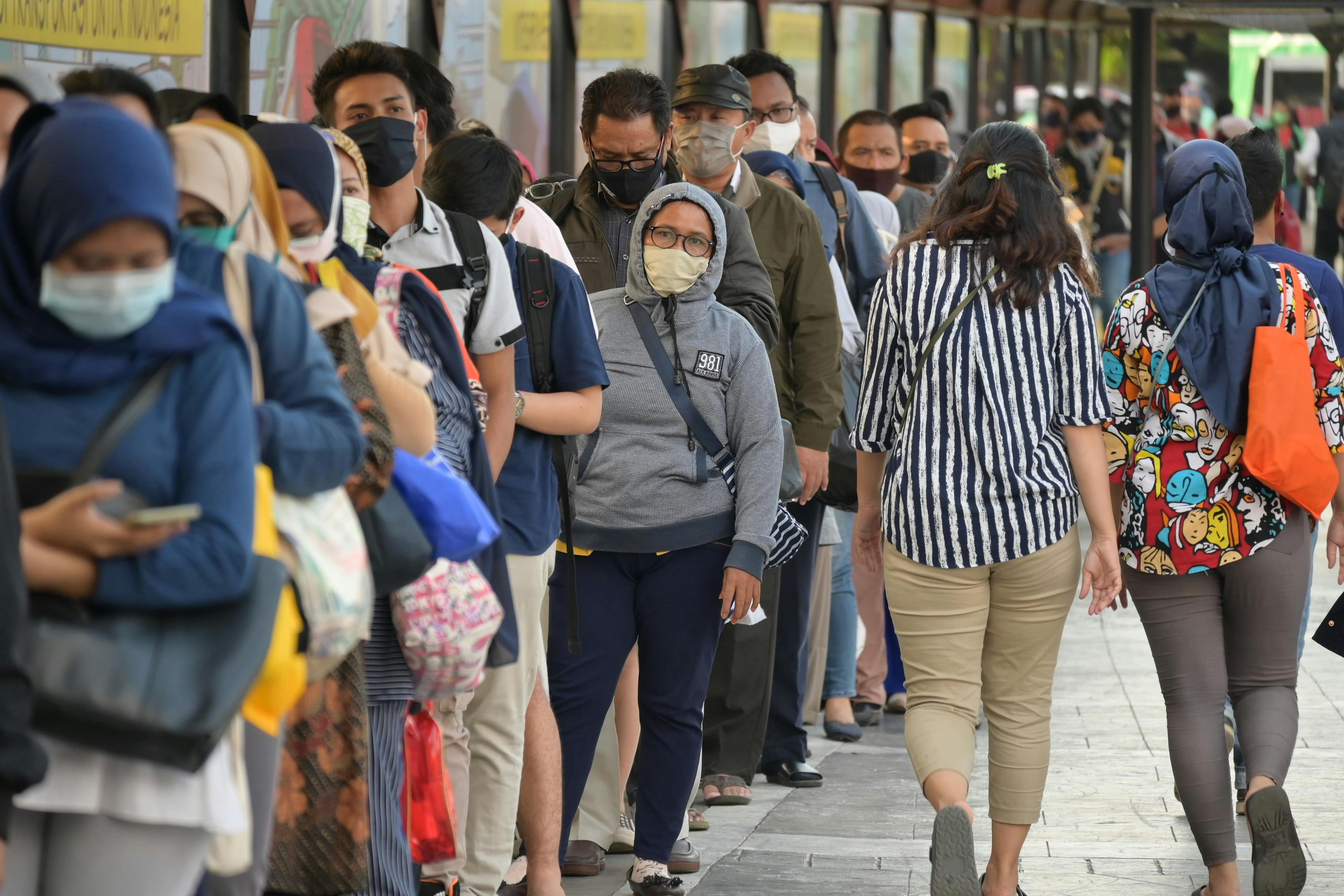 Face_Mask_Commuters_Jakarta