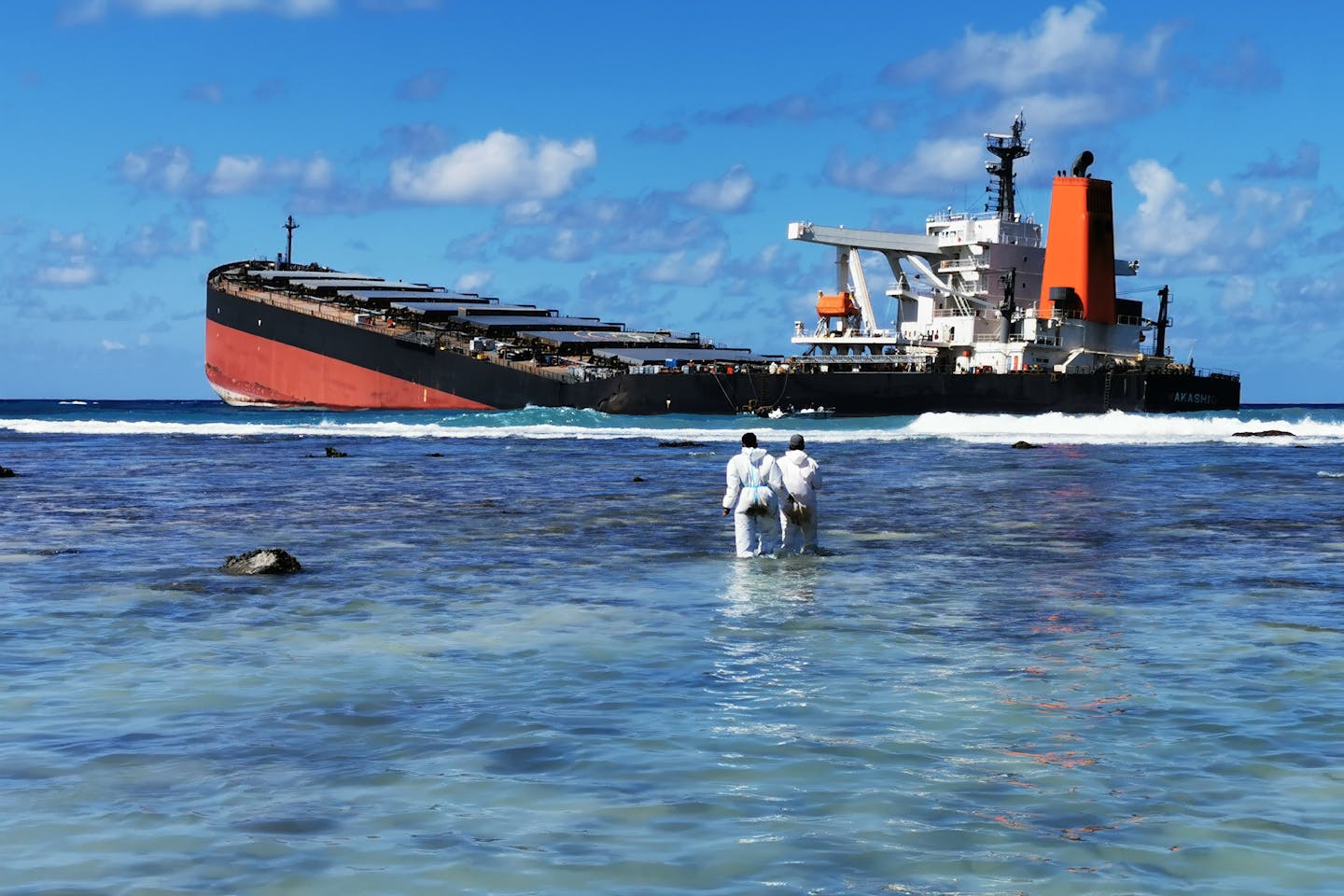 IMO helping out Mauritius oil spill