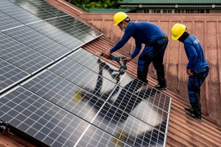 Solar_Worker_Installation_Philippines