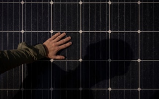 Solar_Panel_Hand