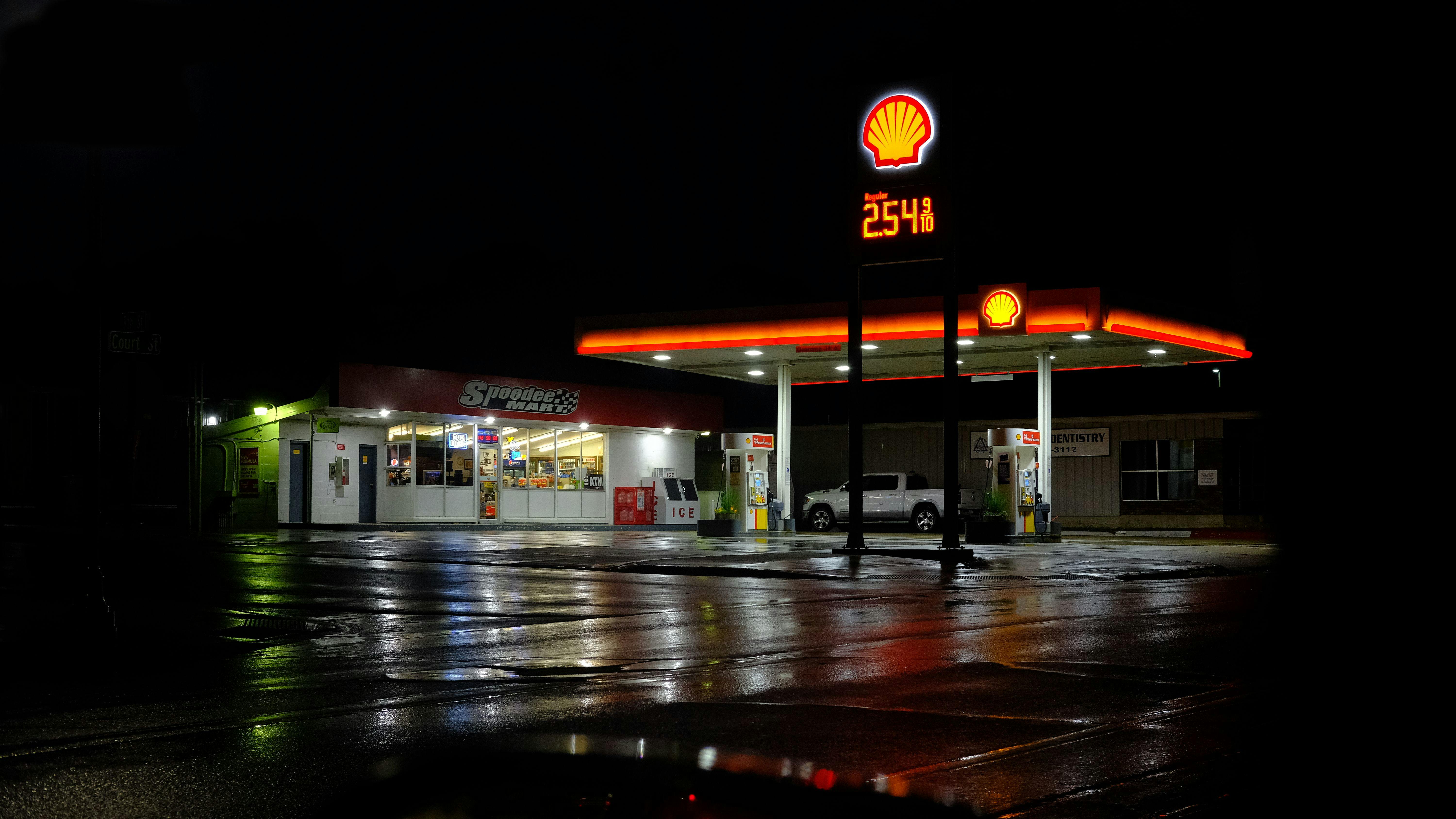 Shell_Gas_Station_Oil