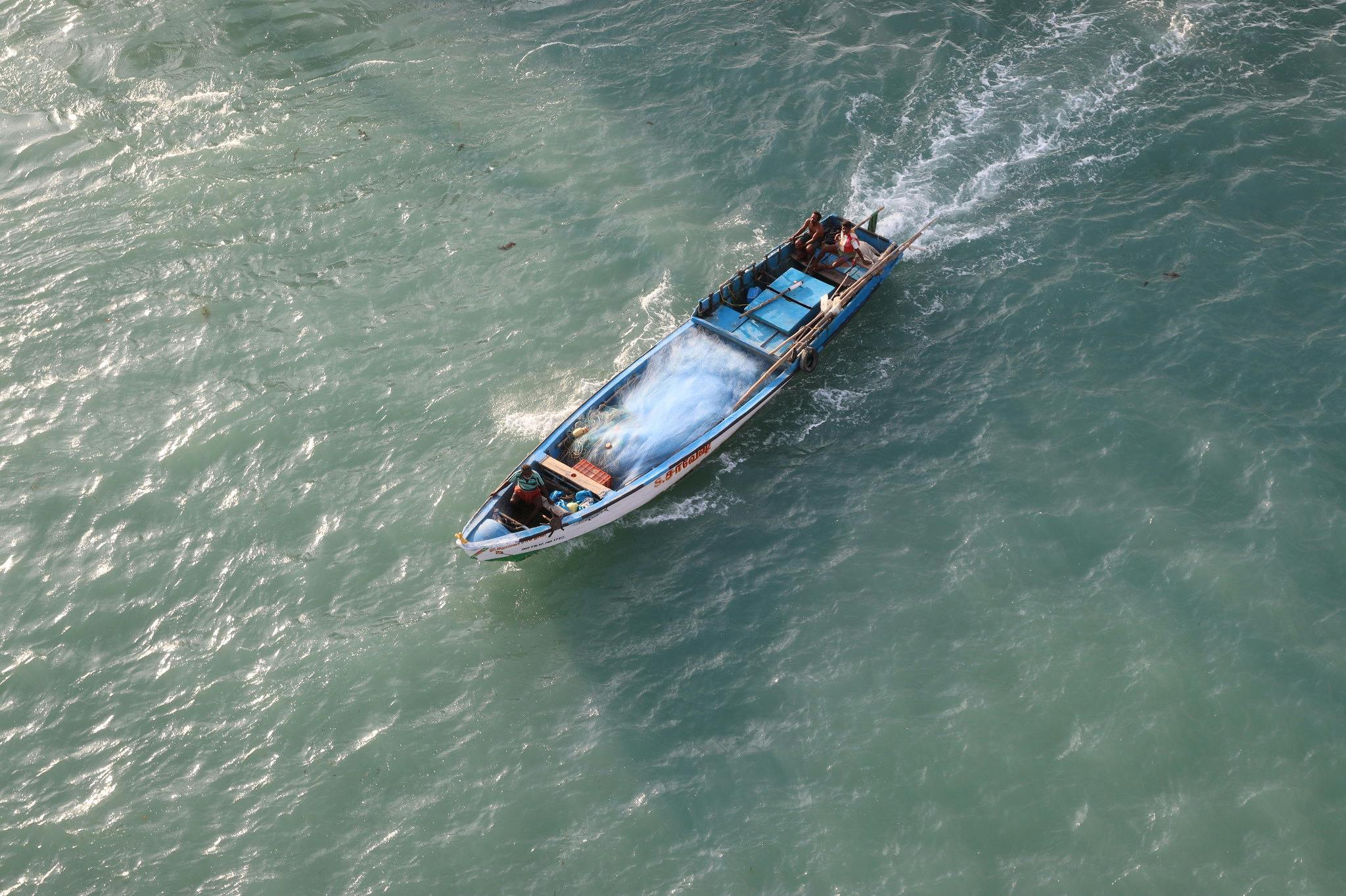 Fishing_Bay_Of_Bengal_India_2