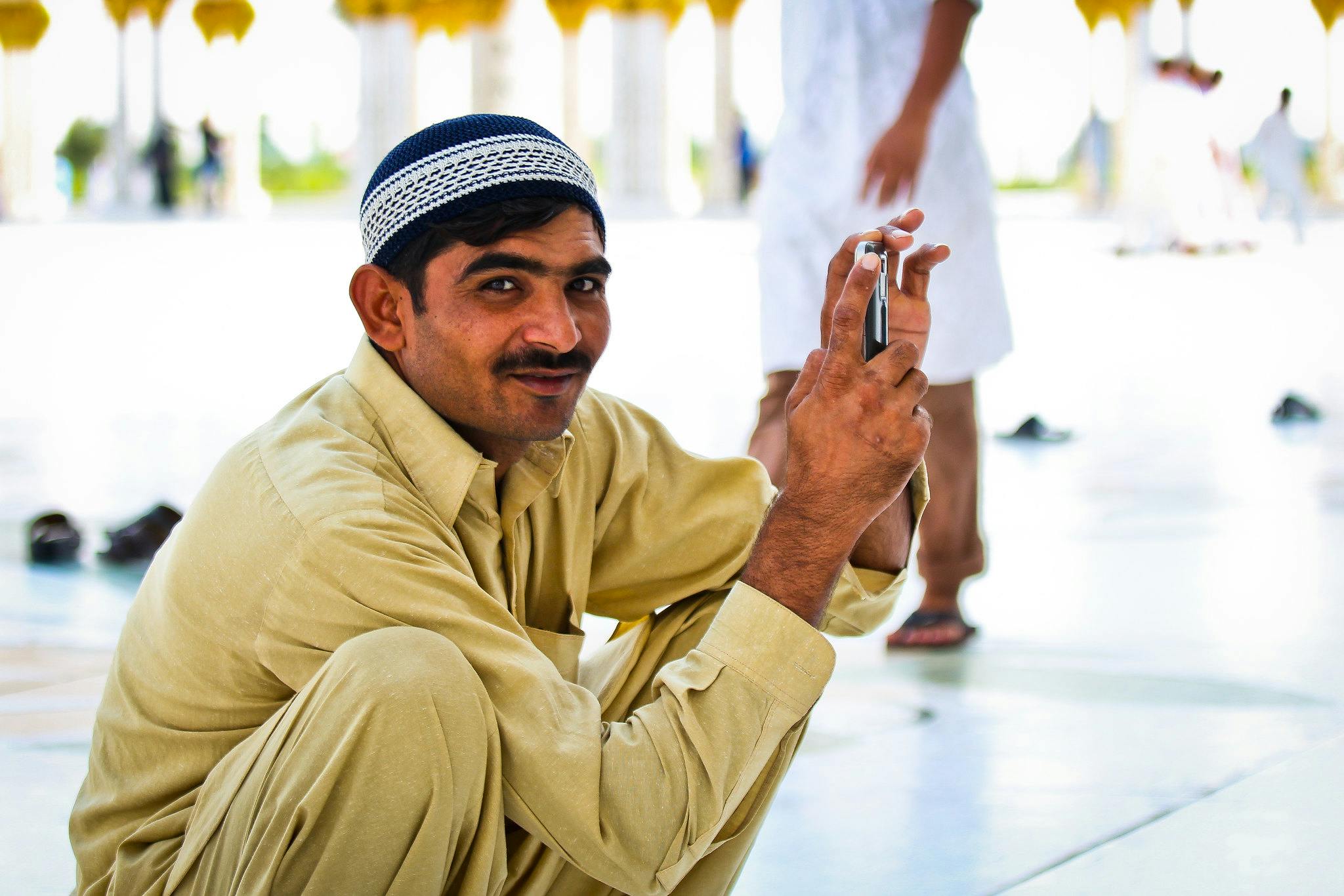 Phone_Man_Social_Media_Pakistan