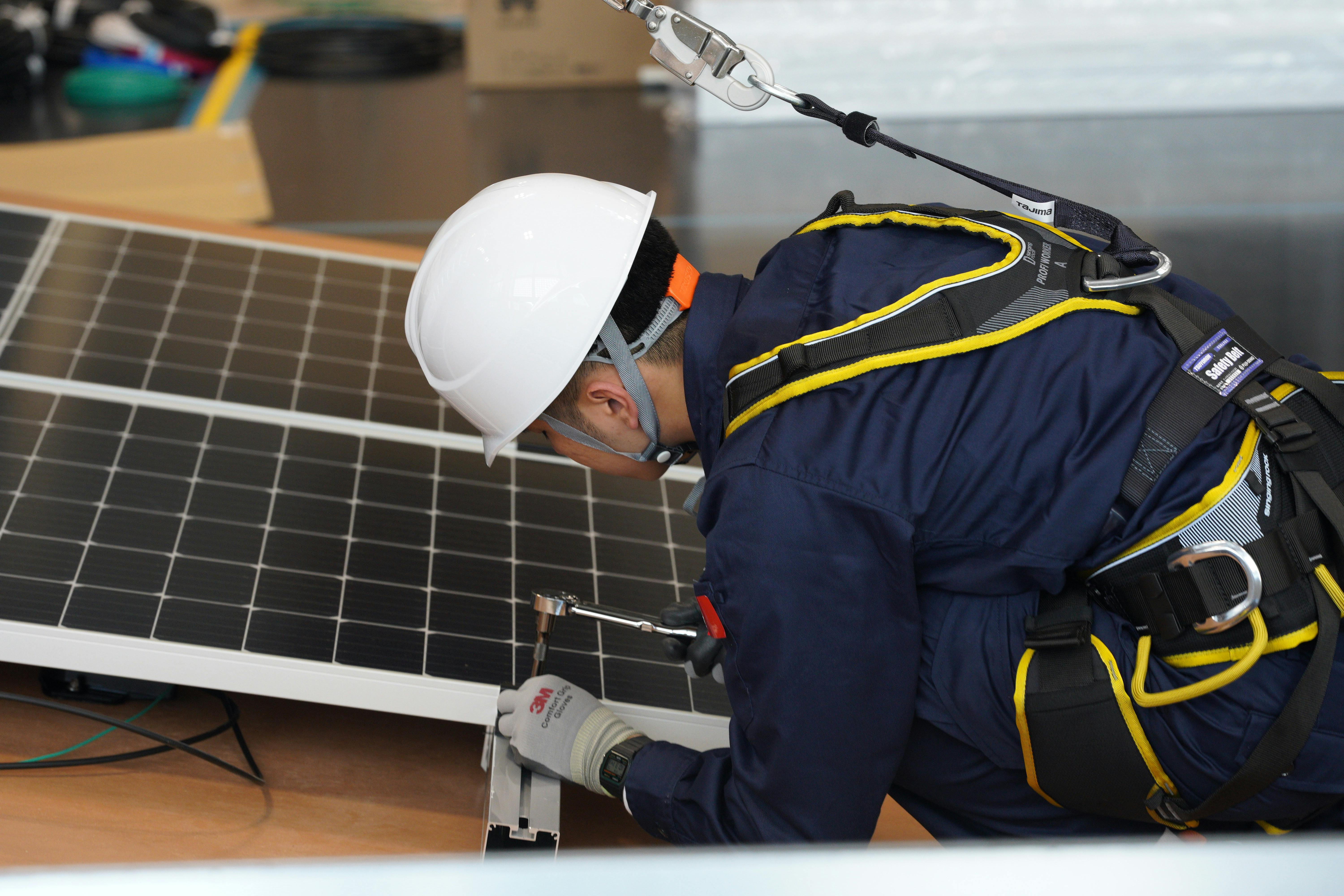 Two_Sessions_Solar_China