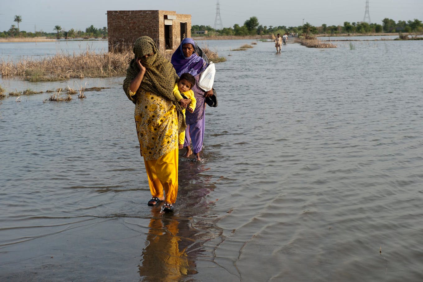 Women_Flood_Pakistan