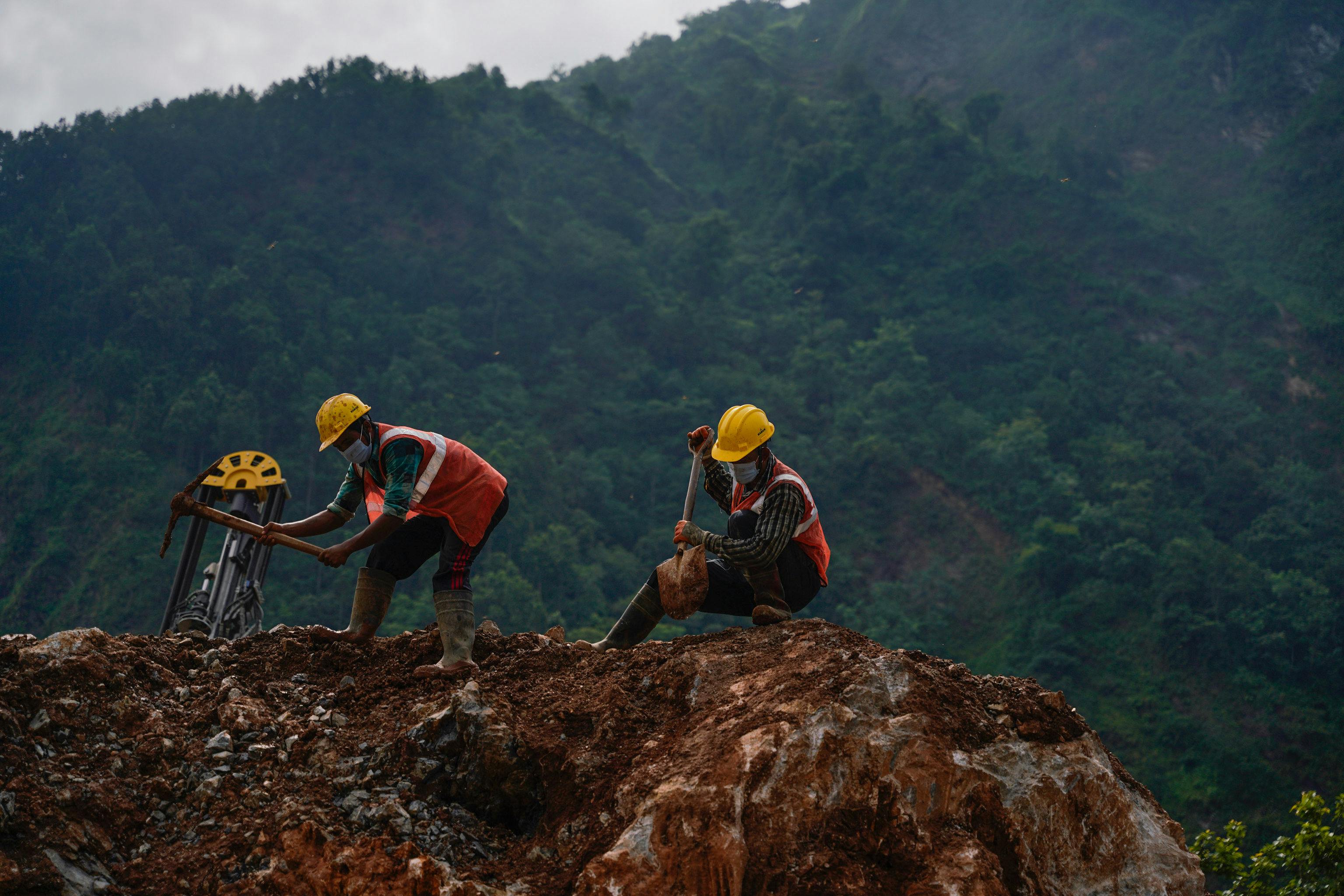 Workers_Dam_Construction_Nepal