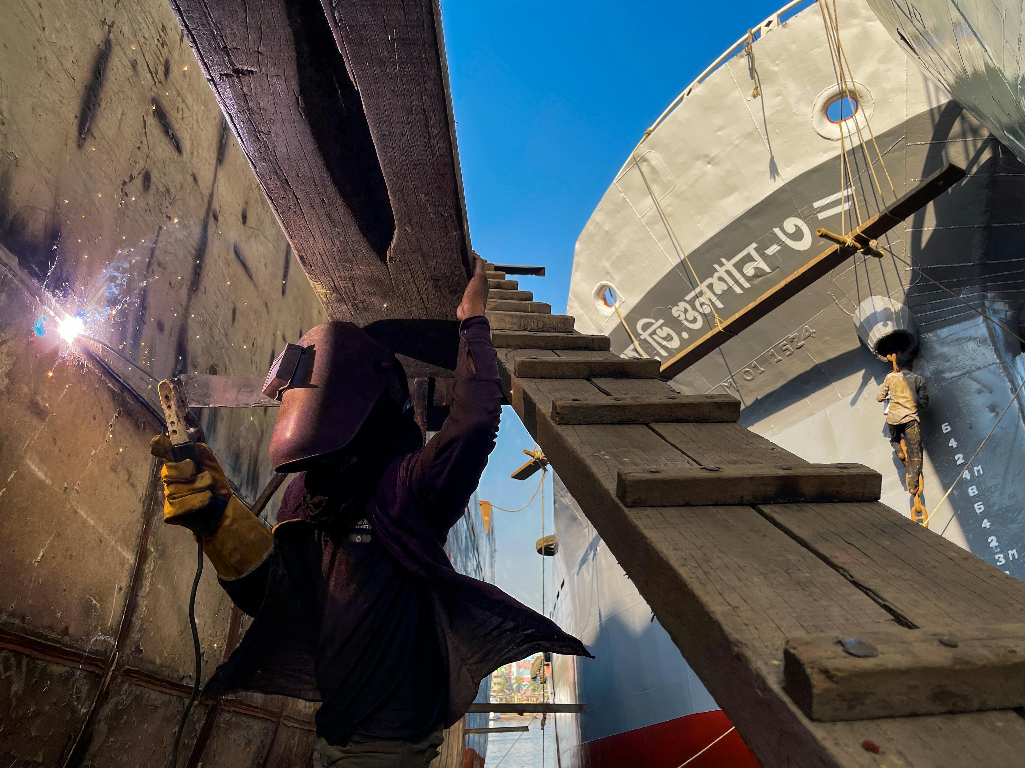 Shipyard_Welding_Dhaka_South_Asia