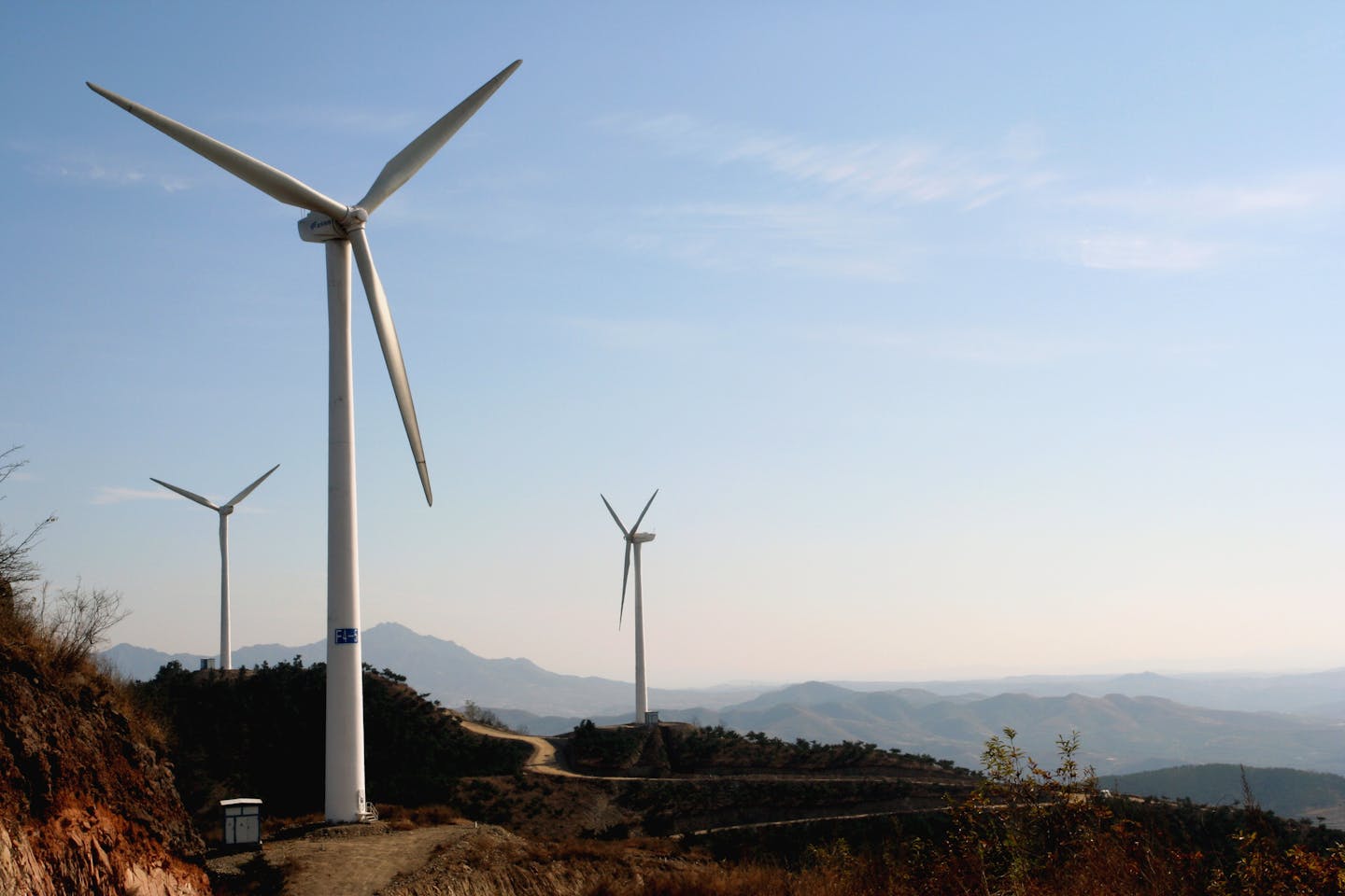 land rover pix of wind farm