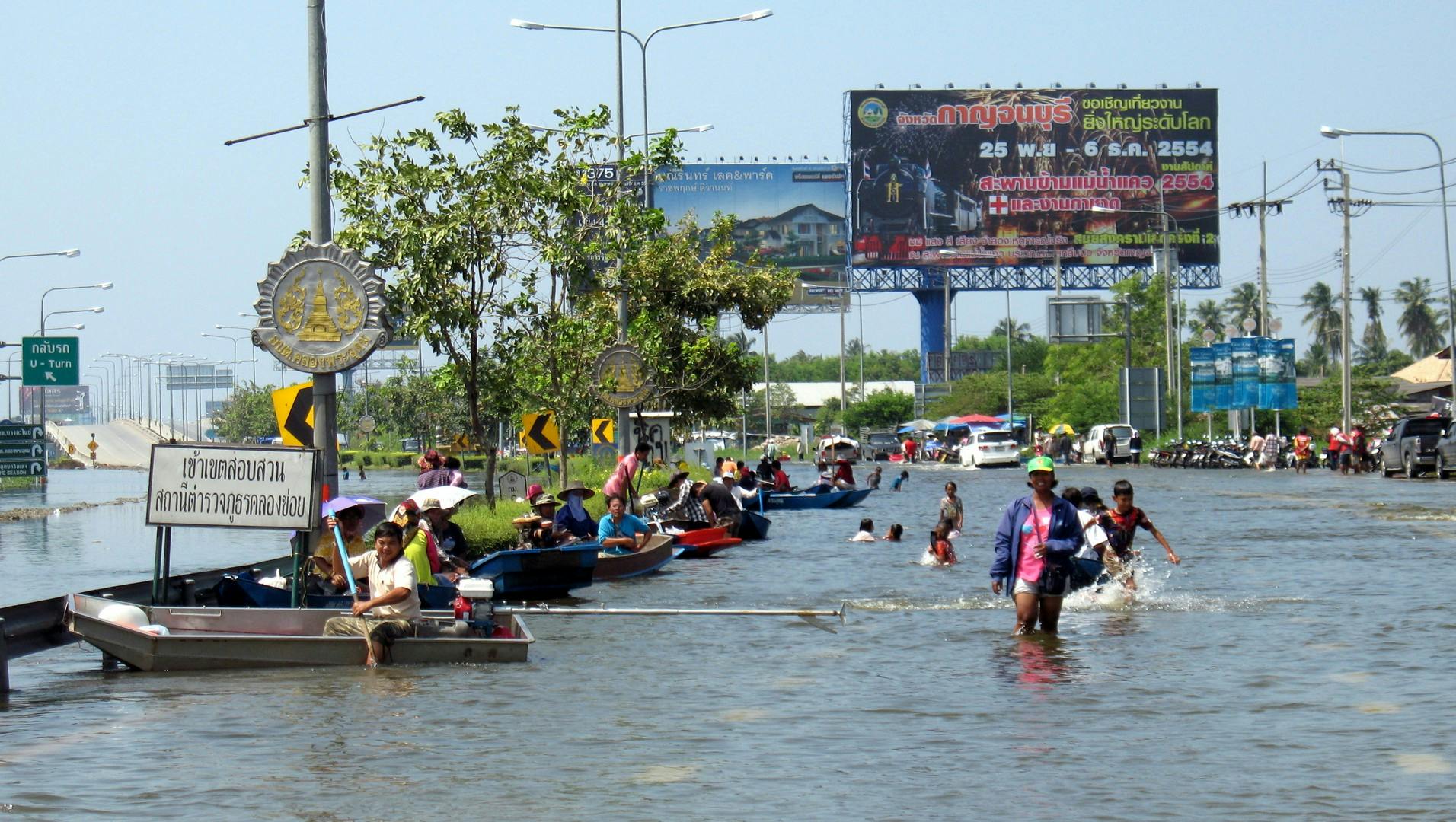 Bangkok floods 2011 - people on boats