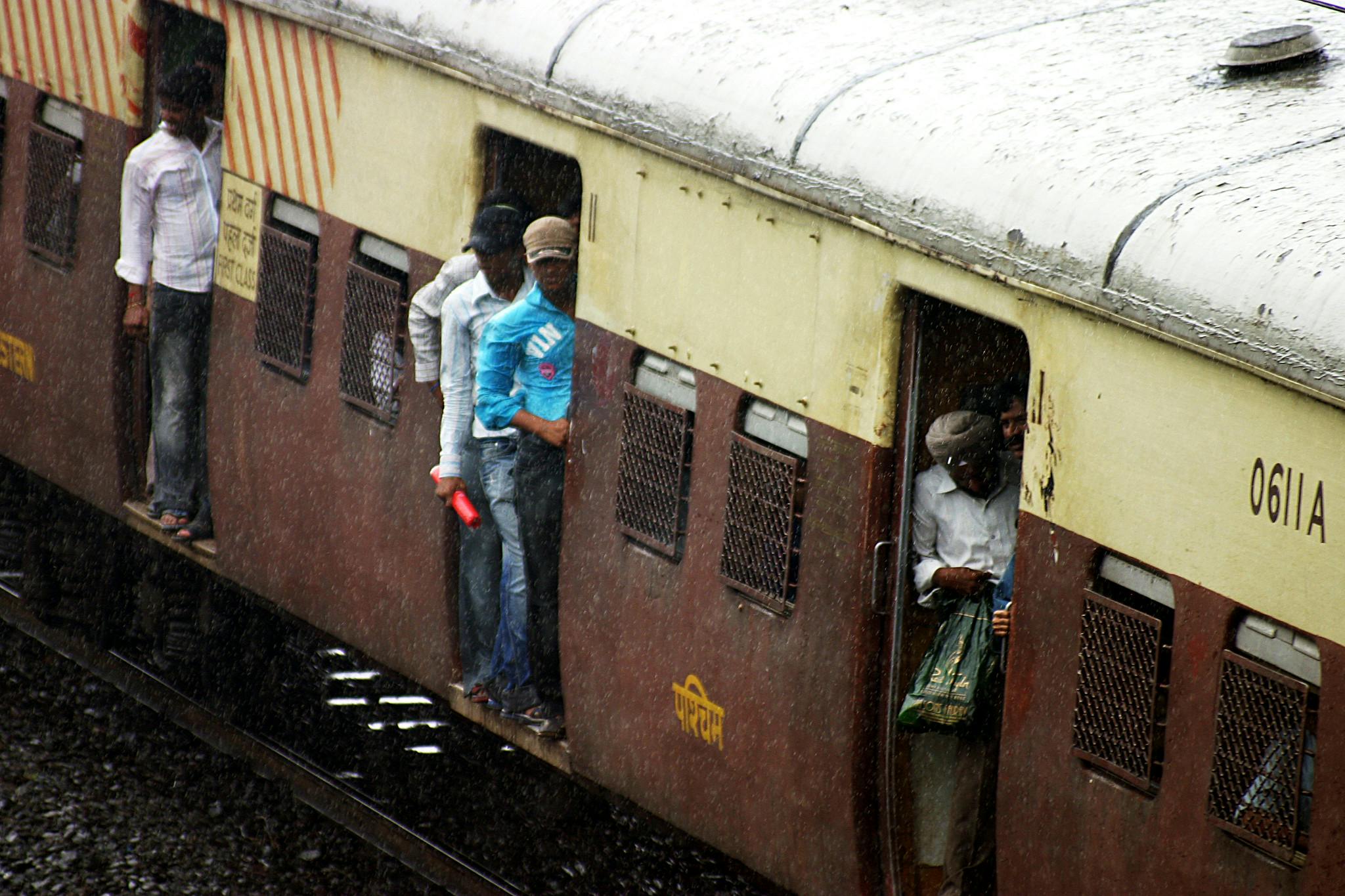 Monsoon_Train_India