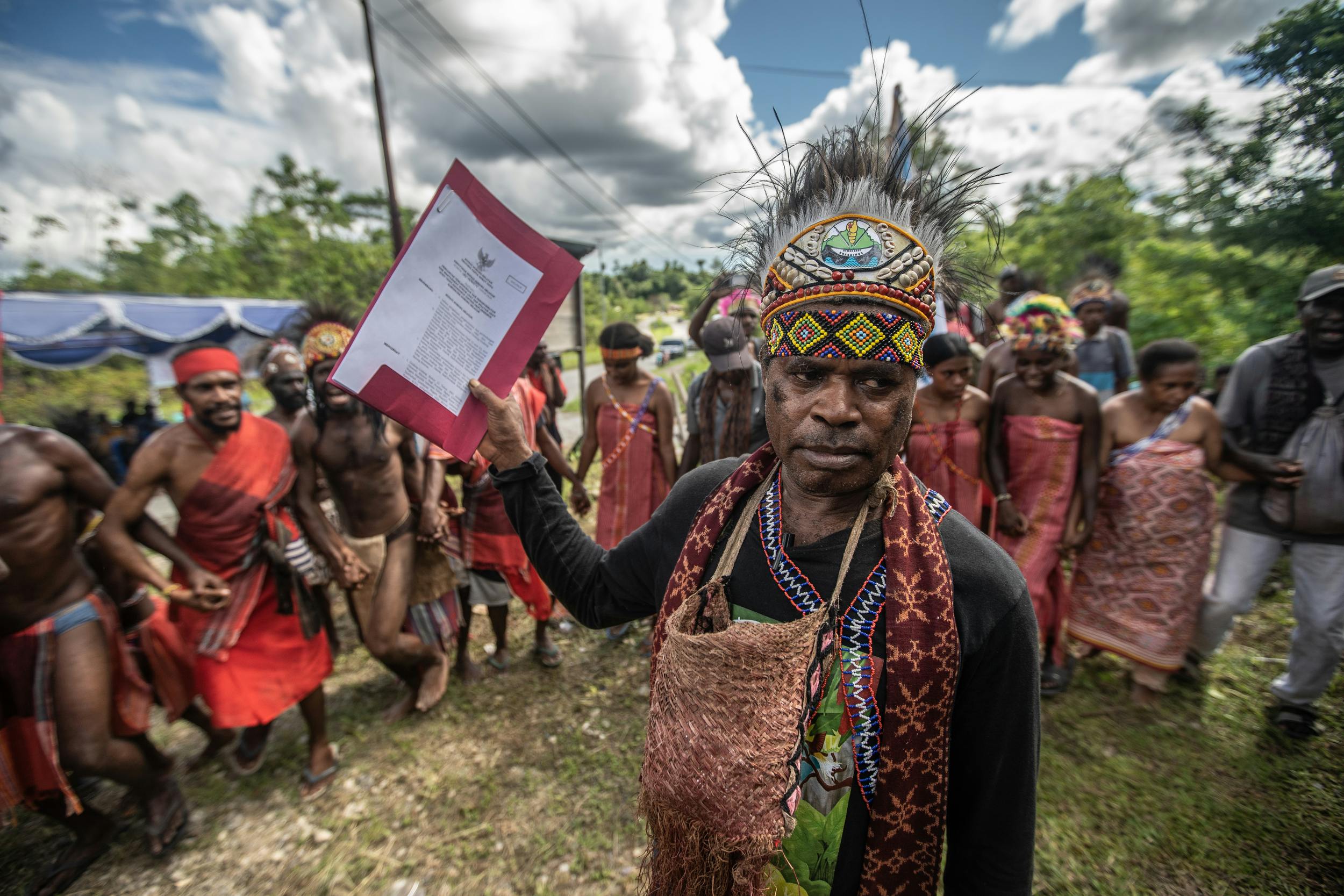 Knasaimos Peoples receive decree of land rights