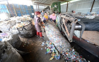plastic bottle recycling station China