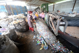 plastic bottle recycling station China