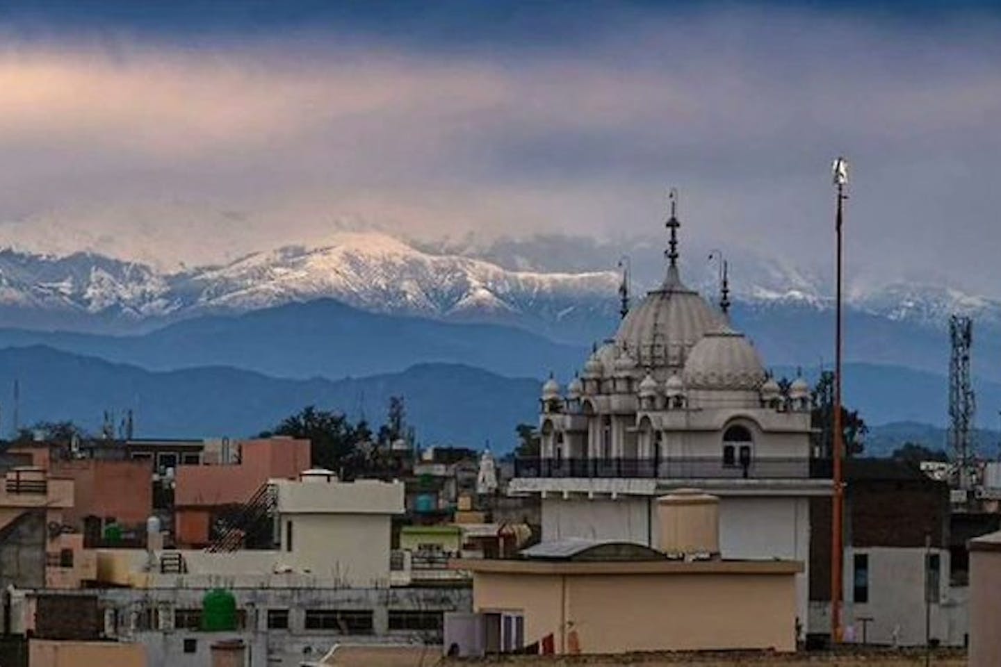 Now some residents in northern India say they can see the snow-capped Himalayas 200 kilometres away for the first time in 30 years.