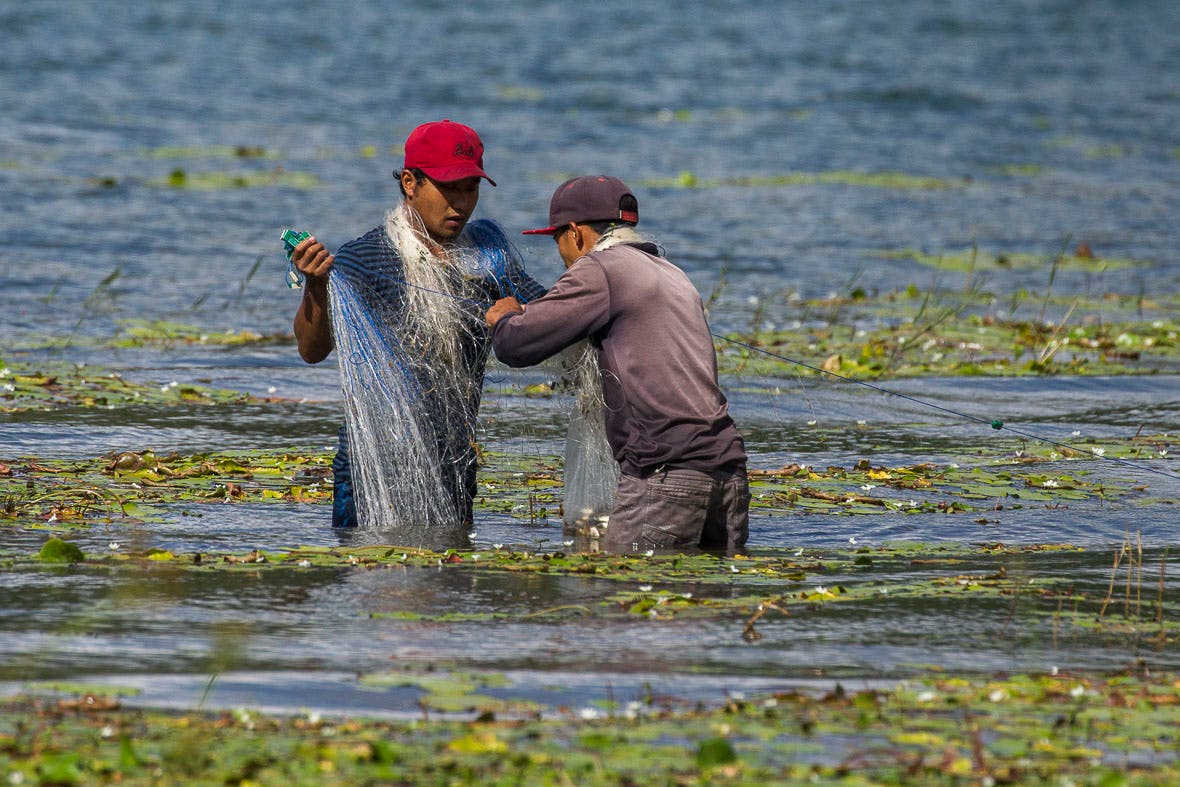 Fishermen_LakeTamblingan_Bali