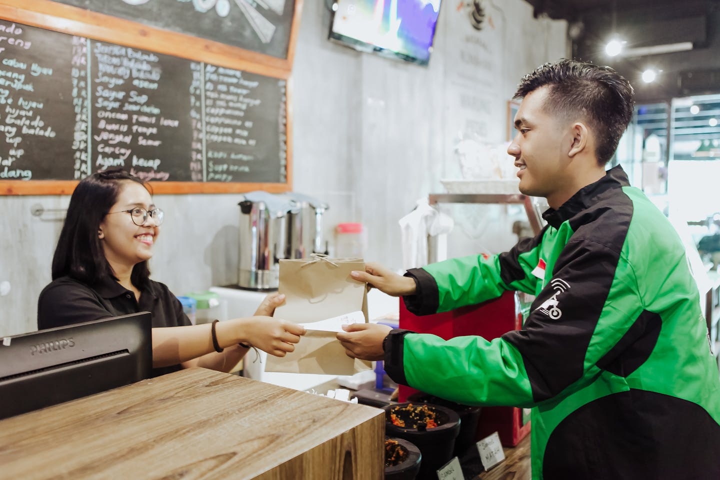 GO-FOOD driver and merchant partner