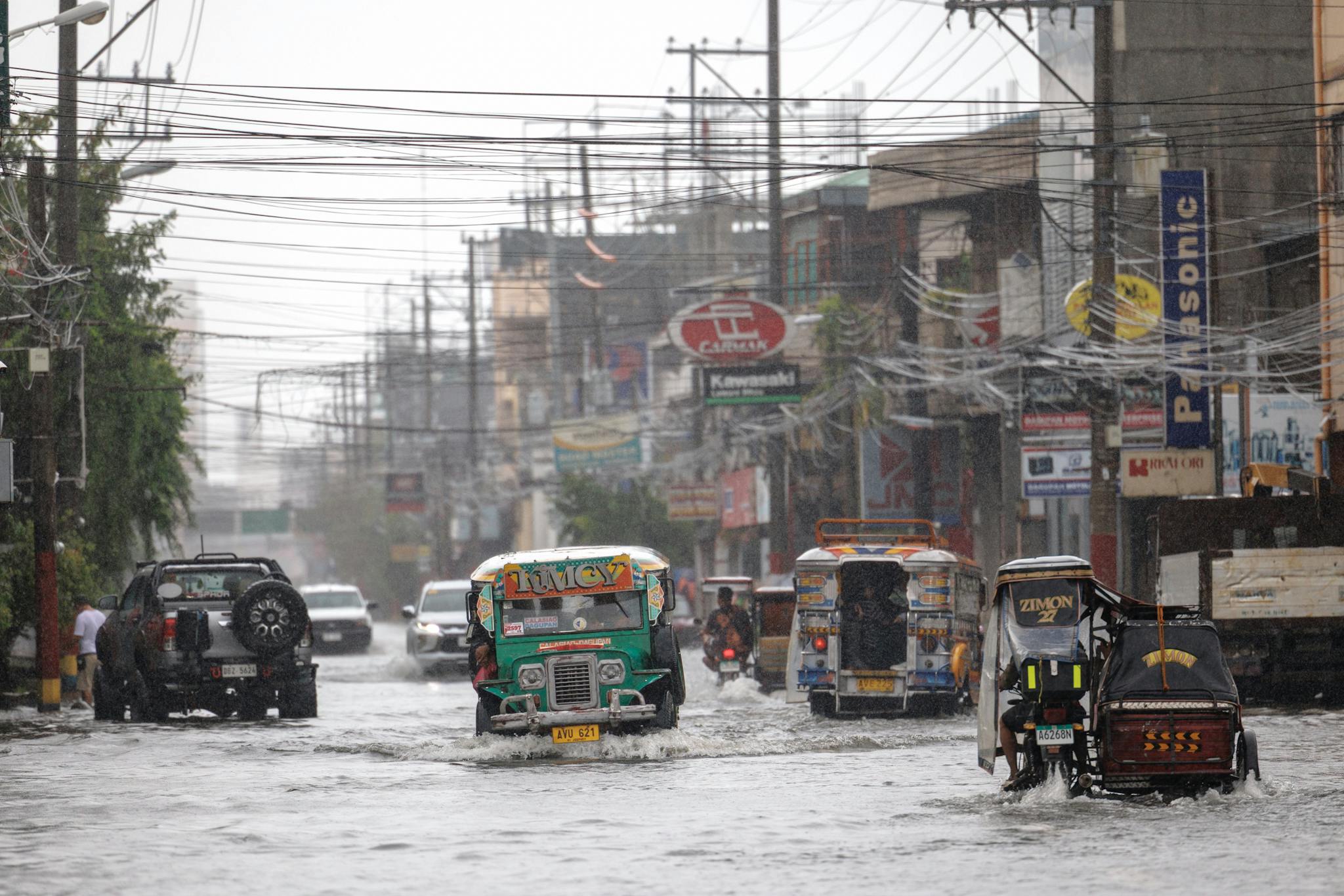 Typhoon Fung-wong_jeepney