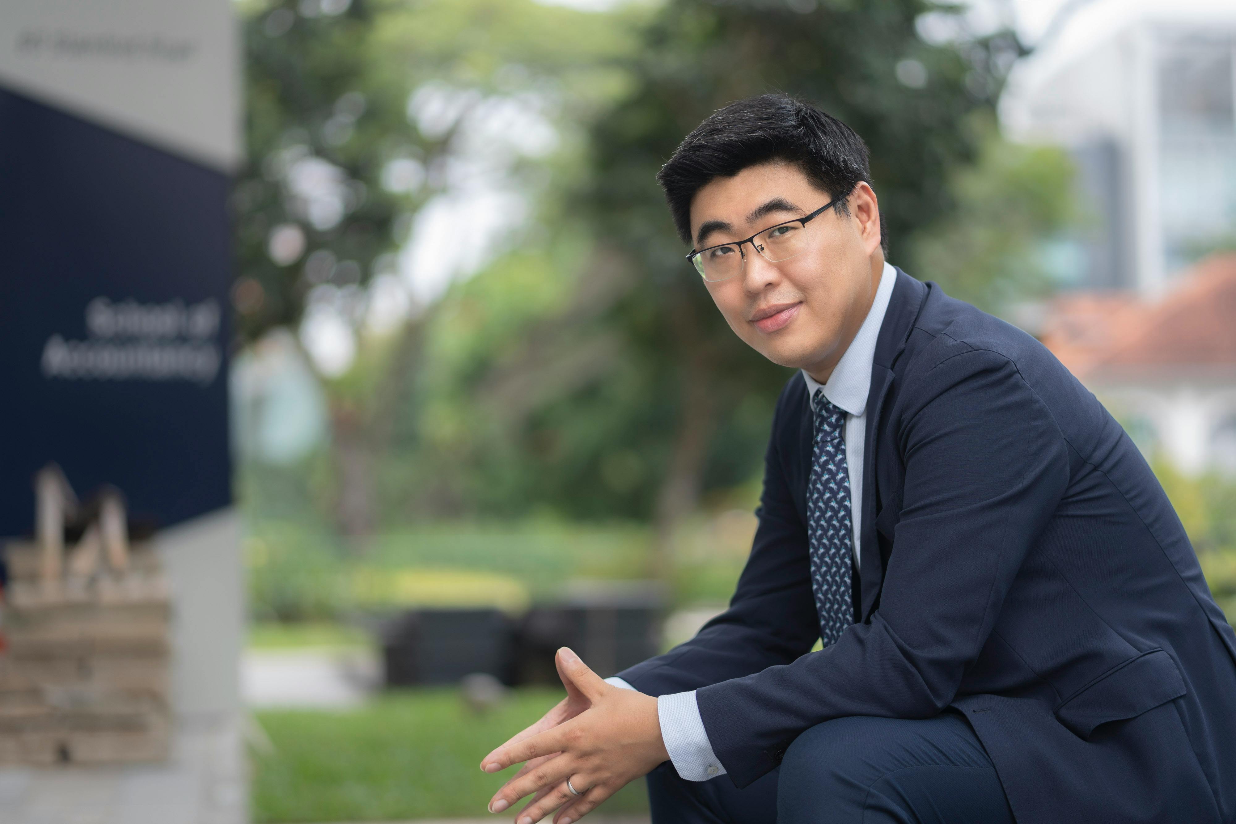 Dr Hao Liang, Associate Professor of Finance at SMU, Ho Bee Professor of Sustainability Management, co-director of Singapore Green Finance Centre at SMU and co-lead of SMU’s Sustainable Business Research Peak.
