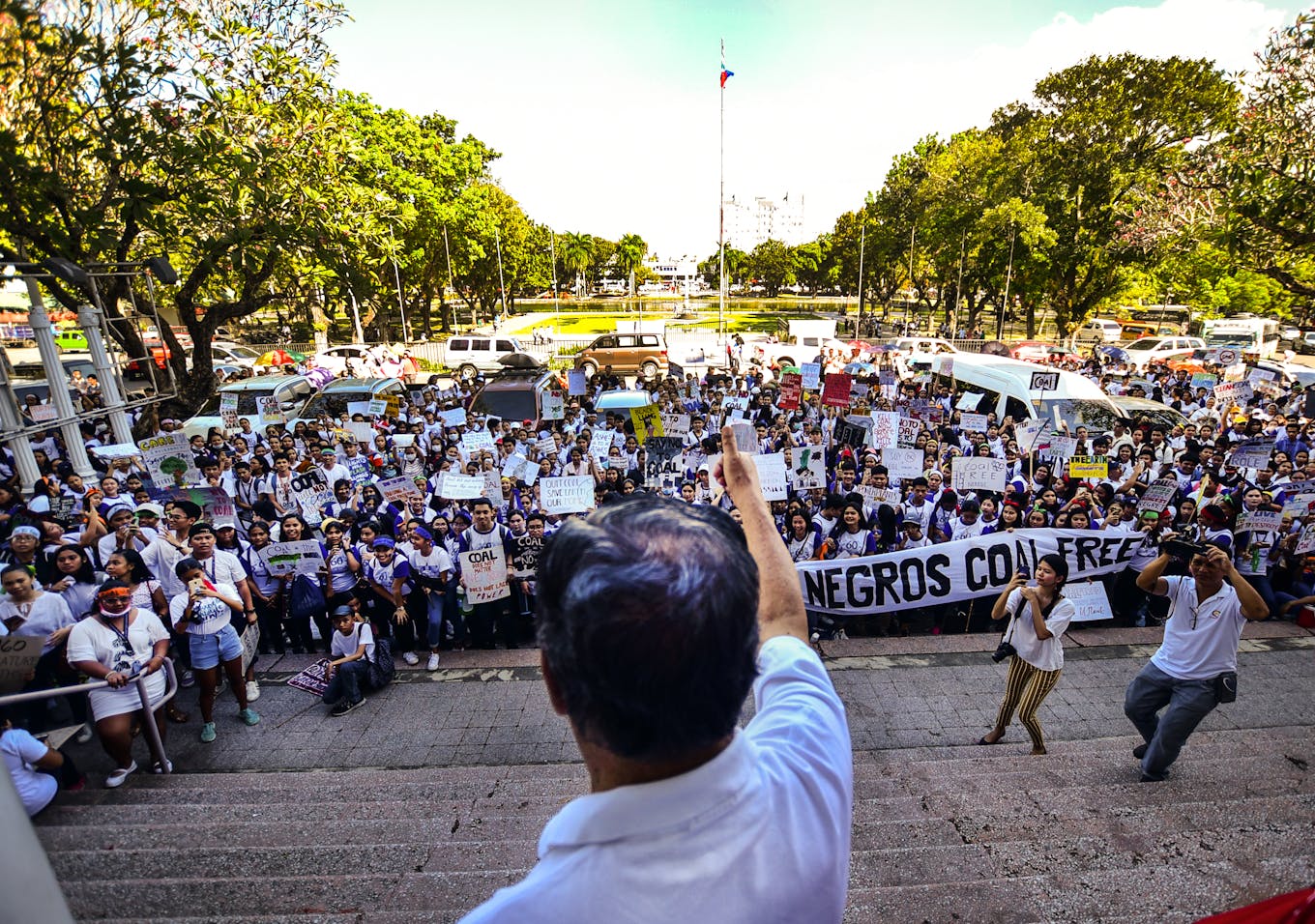 Negros Occidental governor gives thumbs up to Coal Free Negros protestors.