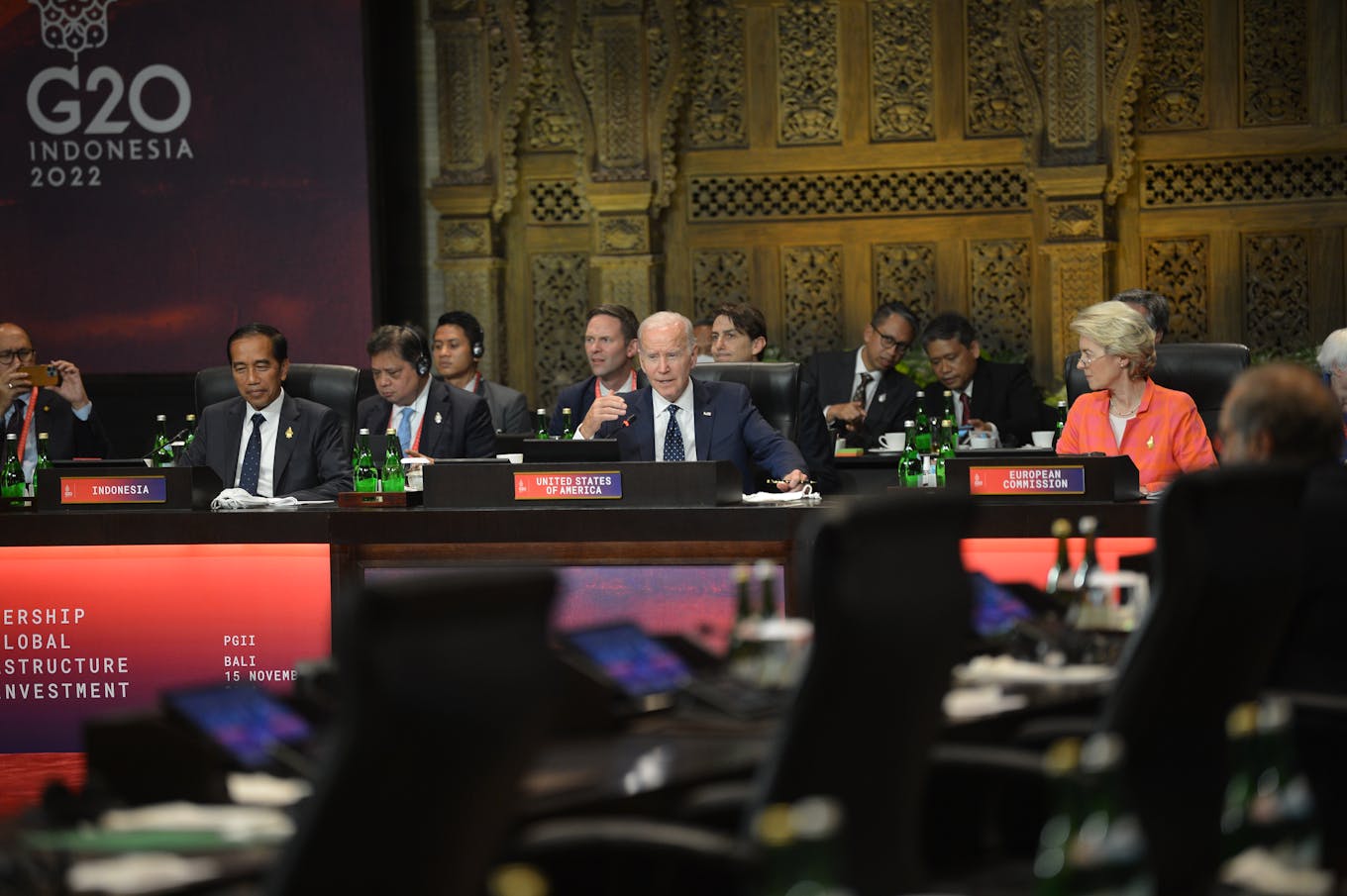 G20 leaders Joe Biden and Jokowi