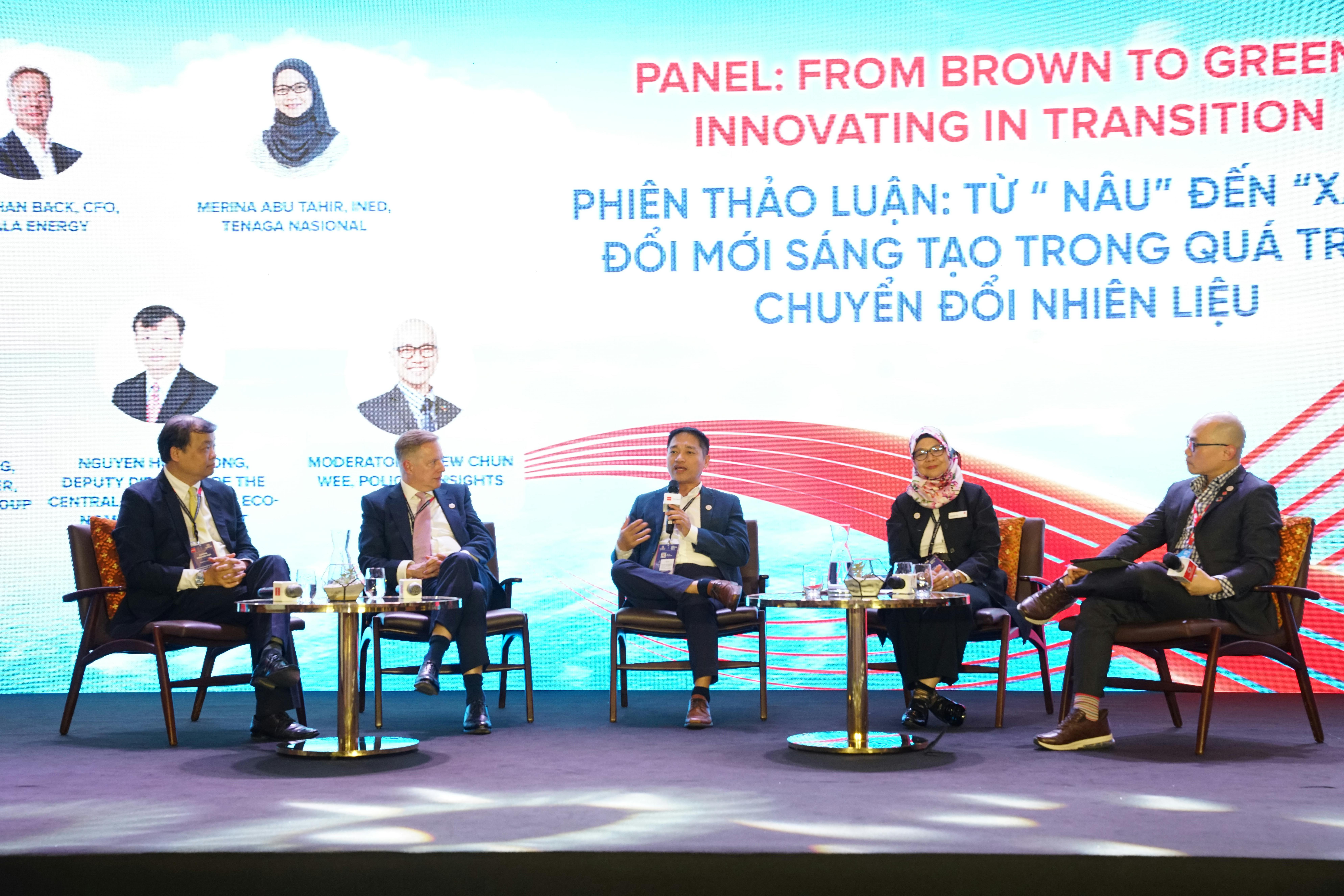 ACCA brown to green panel